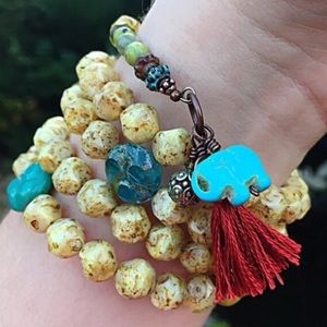 Elephant charm glass bead bracelet